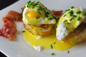 eggs benedict with bacon