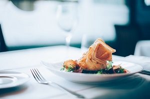 chique dinner table with cutlery and glasses