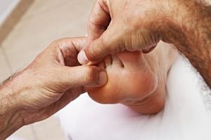 foot receiving massage