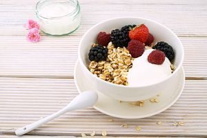 yoghurt with muesli and berries