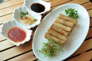 chinese spring rolls with 3 sauces