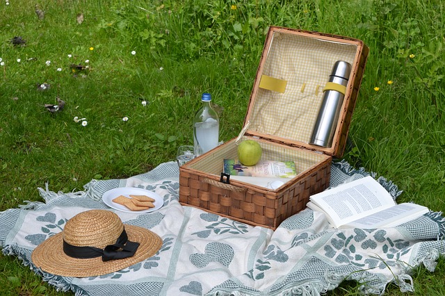 picnic basket with straw hat