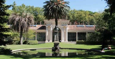 pond and building at royal botanial gardens madrid