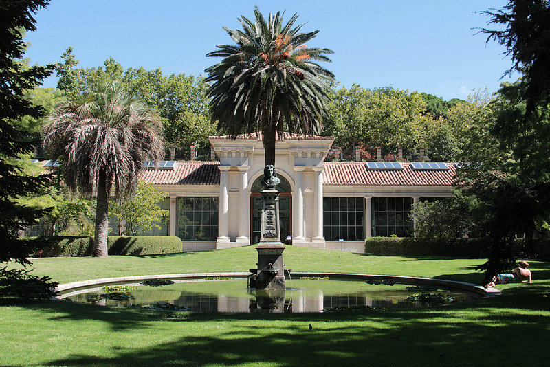 pond and building at royal botanial gardens madrid