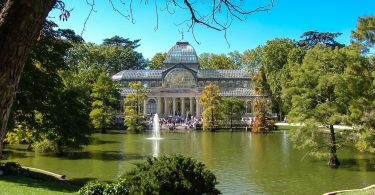 museum with lake and park in madrid