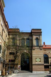 exterior of national museum of natural sciences in madrid