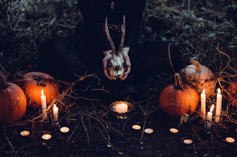 halloween setting pumpkins candles