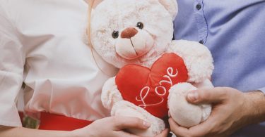 couple with teddy bear and red heart